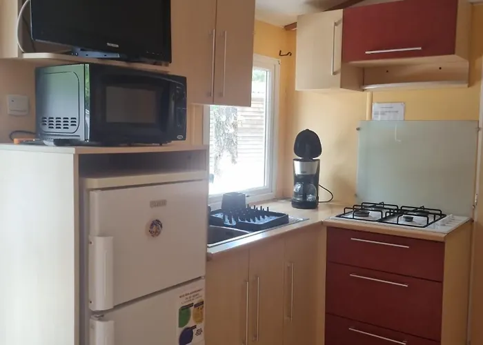 Camping Mobil Confort 3 Pour 6 Personnes - Idéal Puy Dufou F007