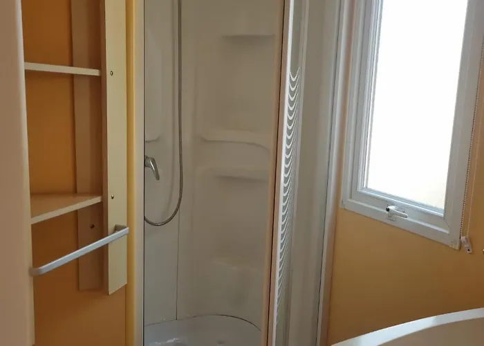 Camping Mobil Confort 3 Pour 6 Personnes - Idéal Puy Dufou F007